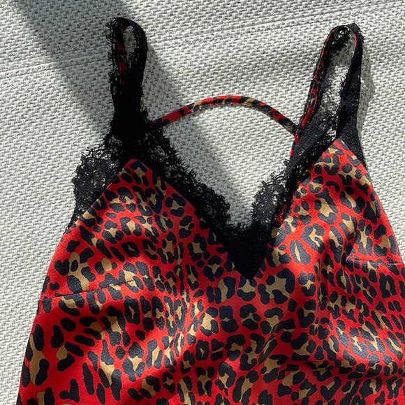 Sleeveless soft tank top. Size M. - Picture 3 of 8